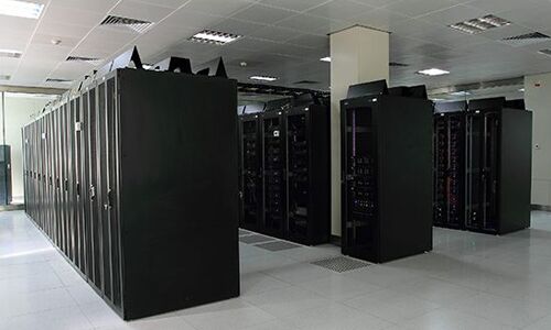 機架式UPS電源在數(shù)據(jù)中心與機房系統(tǒng)集成中的廣泛應用及服務解析